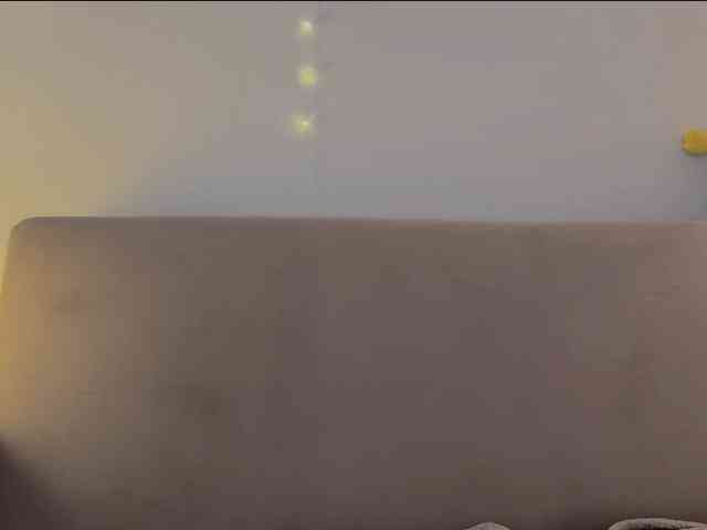 KiraLeo webcam