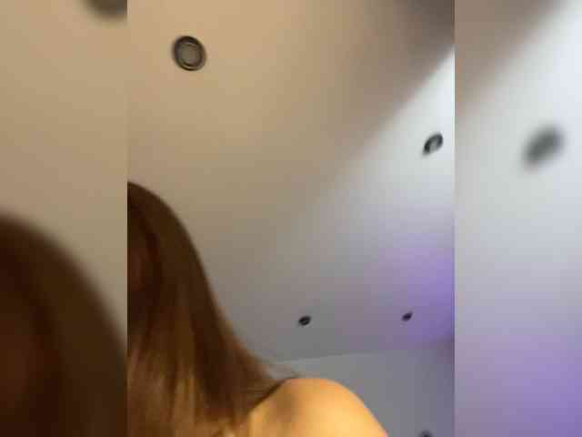 KiraLeo webcam