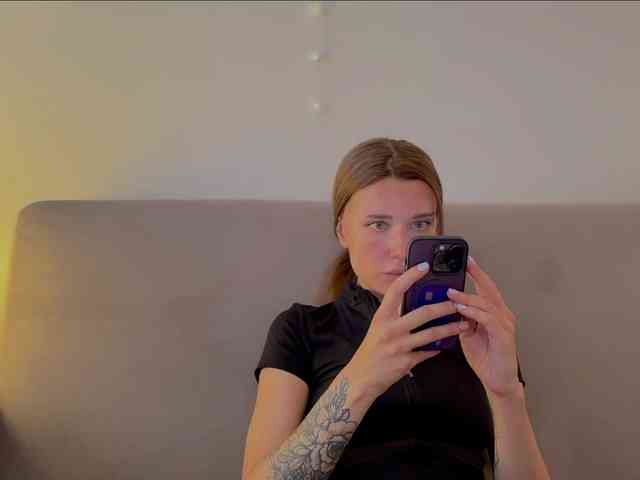 KiraLeo webcam
