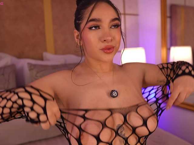 lyrabellini live cam on BongaCams