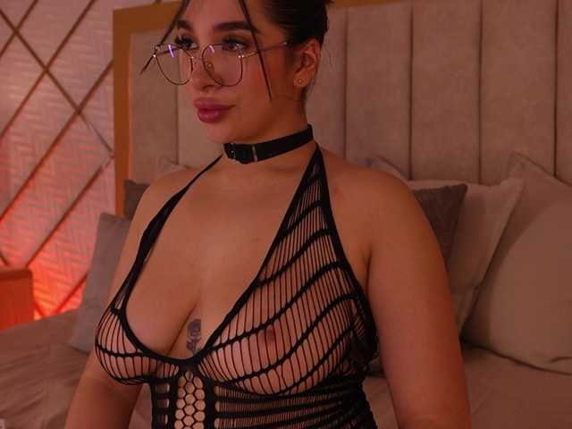 lyrabellini live cam on BongaCams
