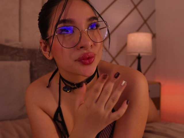 lyrabellini live cam on BongaCams