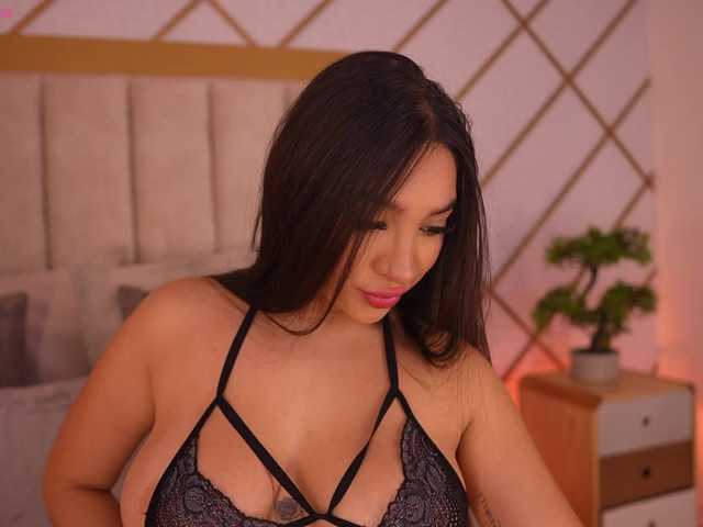lyrabellini live cam on BongaCams