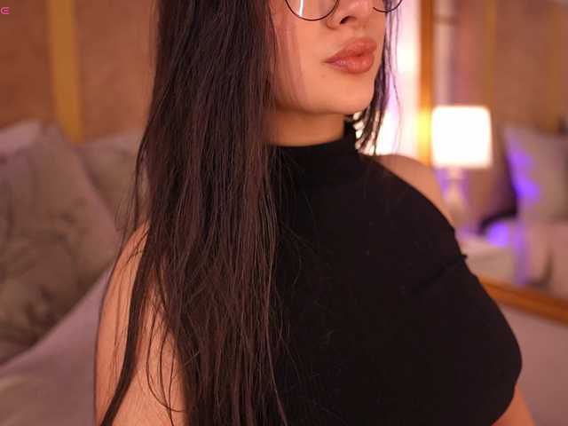 lyrabellini live cam on BongaCams