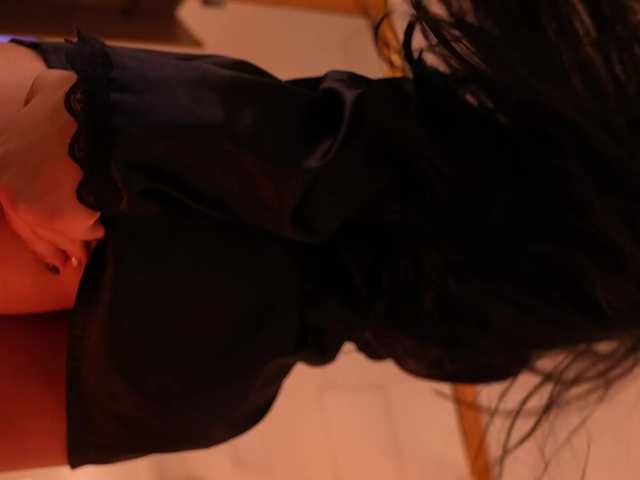 lyrabellini live cam on BongaCams