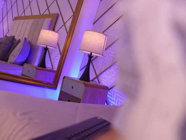 lyrabellini live cam on BongaCams