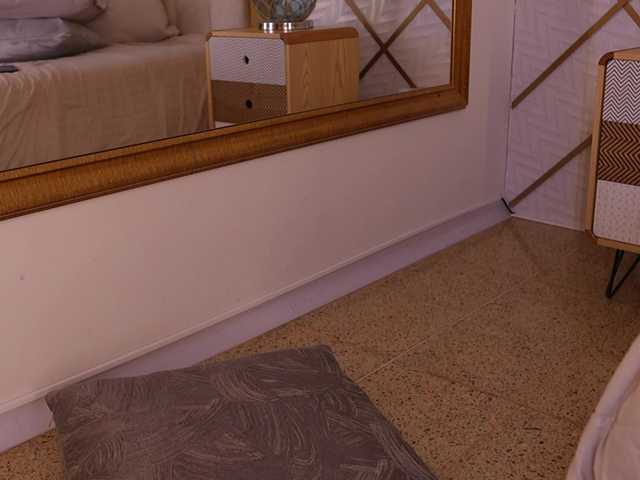 lyrabellini live cam on BongaCams