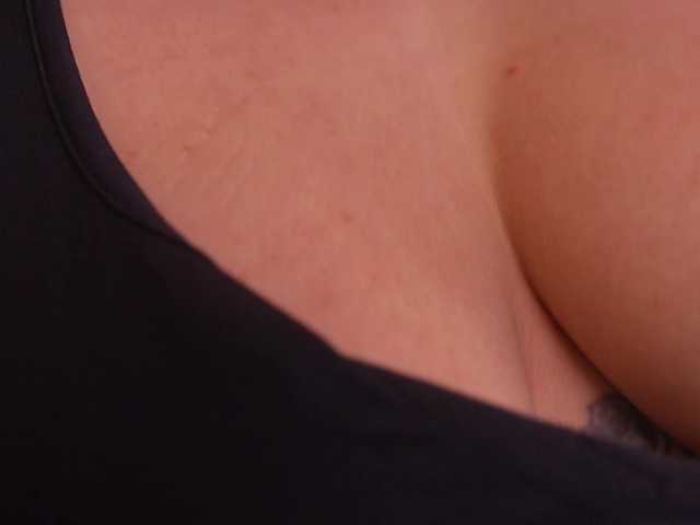 lyrabellini live cam on BongaCams