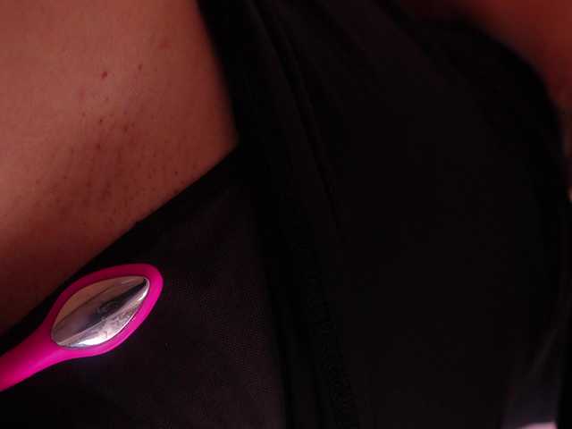 lyrabellini live cam on BongaCams