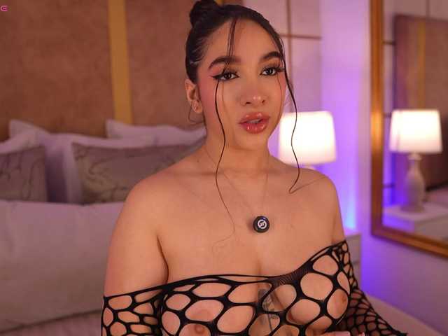 lyrabellini live cam on BongaCams