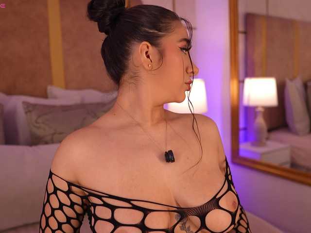 lyrabellini live cam on BongaCams