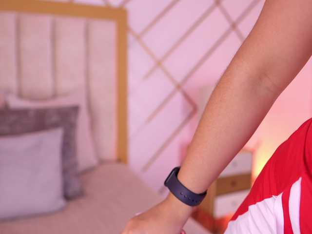 lyrabellini live cam on BongaCams