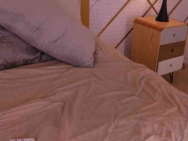 lyrabellini Live Webcam on BongaCams