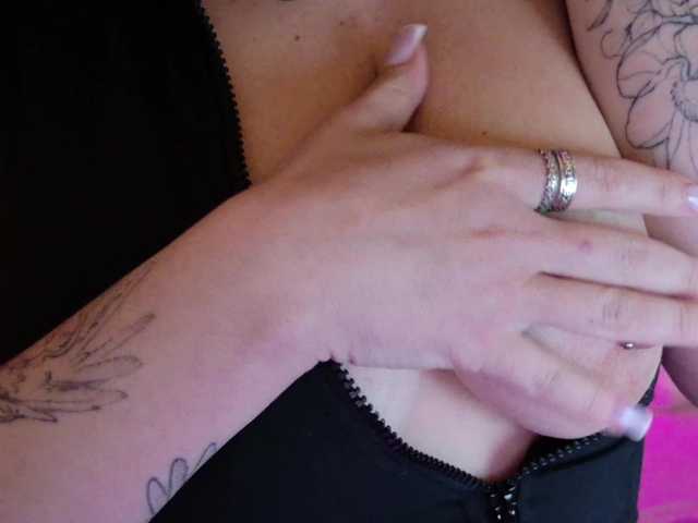 NightMint's BongaCams show and profile