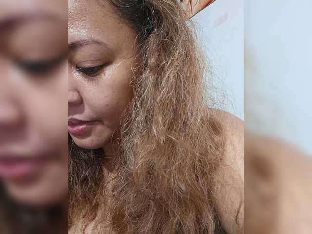 DianeHansen10 live cam on BongaCams