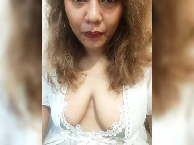 DianeHansen10 live cam on BongaCams