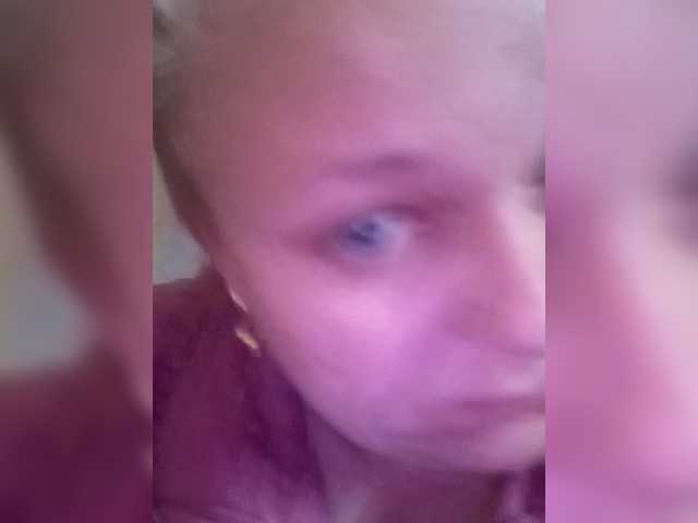 EmmaXlove's BongaCams show and profile