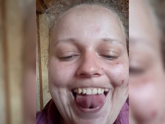 EmmaXlove's BongaCams show and profile