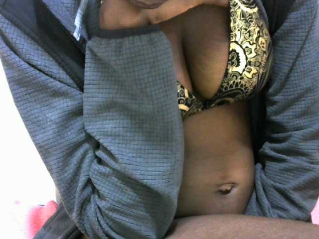 Ebonyslim, live now on BongaCams