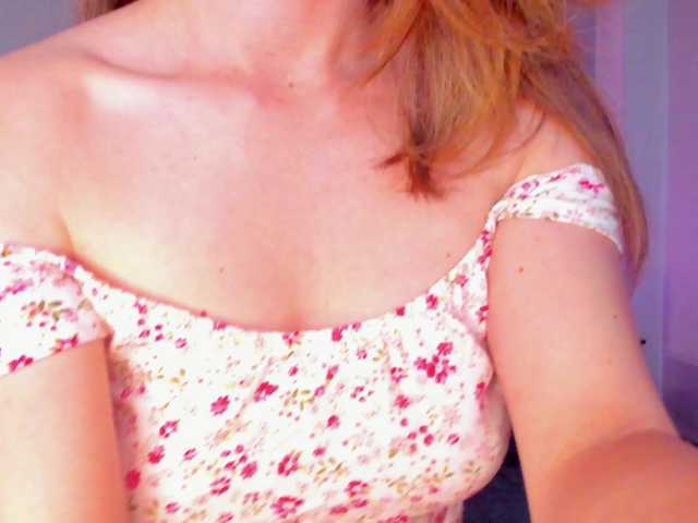 Saramiranda live cam on BongaCams