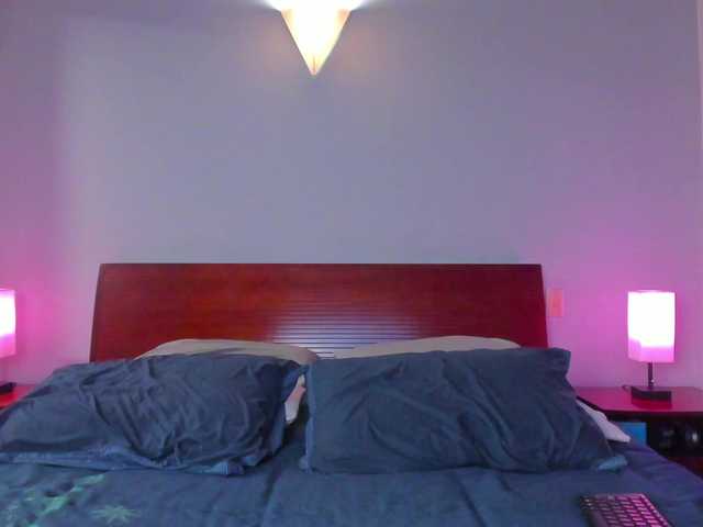 Saramiranda live cam on BongaCams