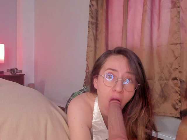 Saramiranda live cam on BongaCams