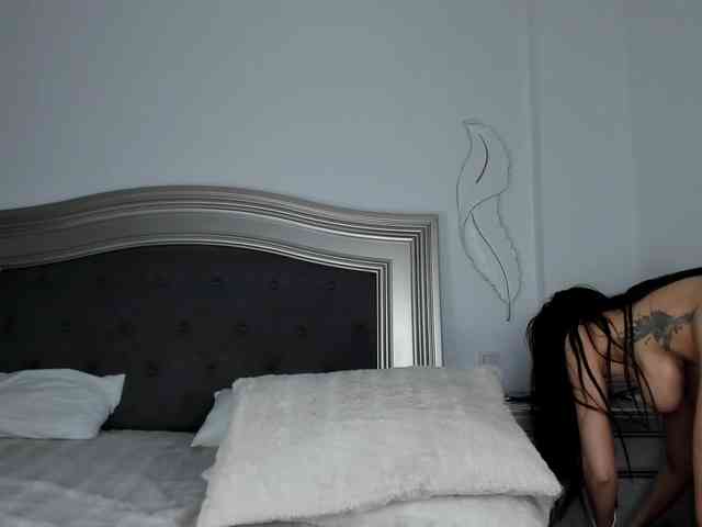 LaraKhaleesi webcam