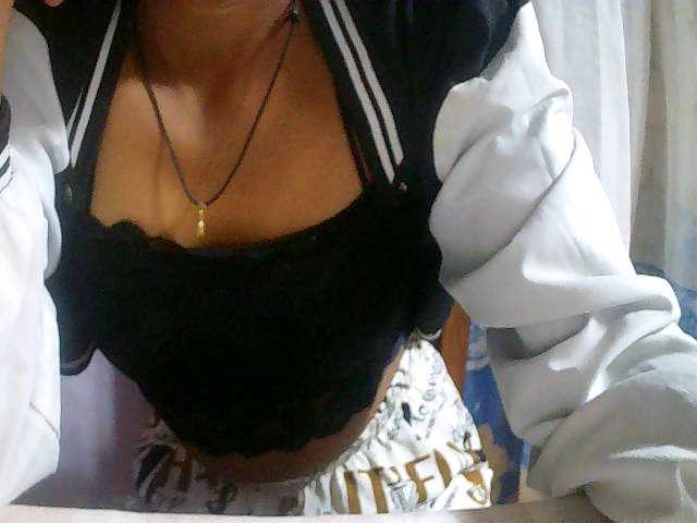 Cathalia3105 live cam on BongaCams