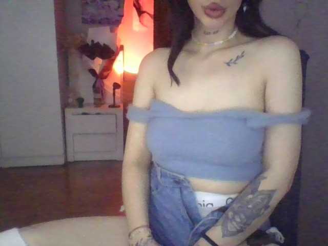 uwu-Monica live cam on BongaCams