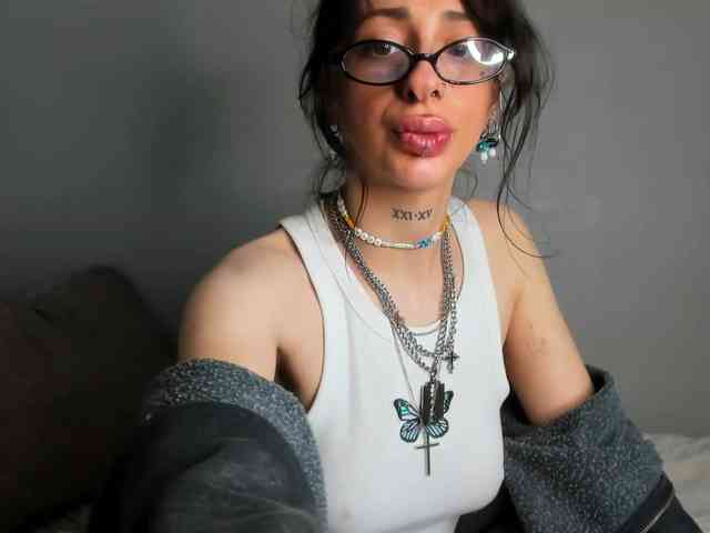 uwu-Monica webcam
