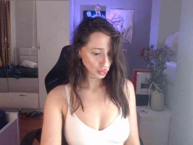 uwu-Monica webcam