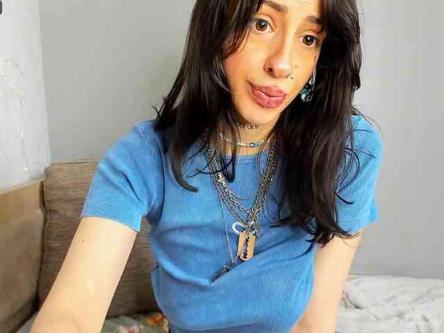 uwu-Monica webcam