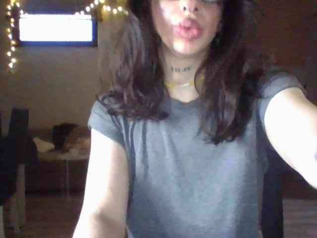 uwu-Monica webcam
