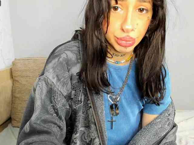 uwu-Monica webcam