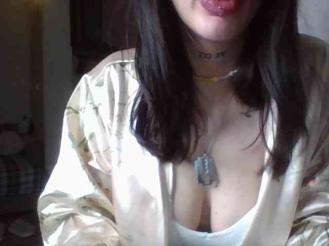 uwu-Monica webcam