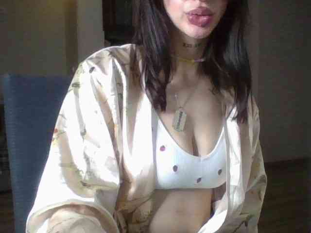 uwu-Monica webcam