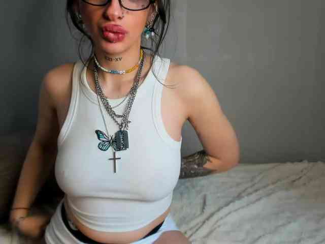 uwu-Monica webcam