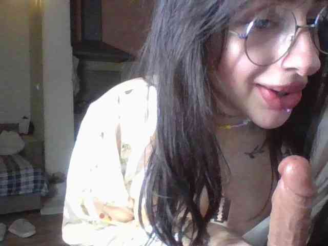 uwu-Monica webcam