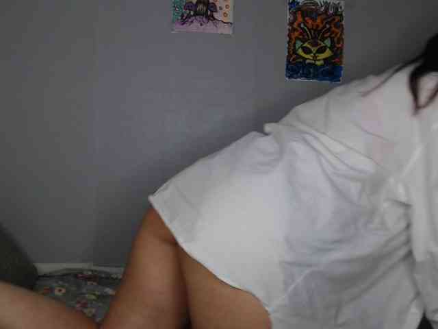 uwu-Monica webcam