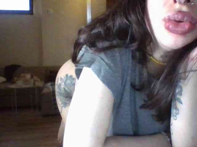 uwu-Monica webcam