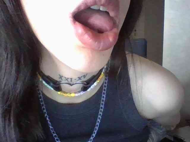 uwu-Monica webcam