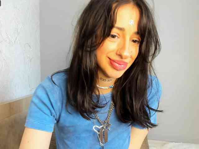 uwu-Monica webcam