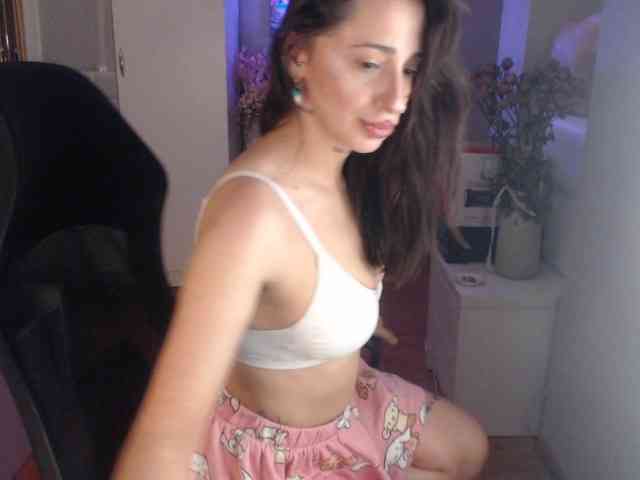 uwu-Monica webcam