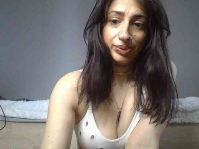 uwu-Monica webcam