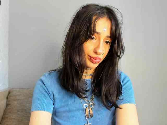 uwu-Monica webcam