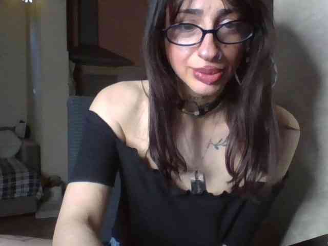 uwu-Monica webcam