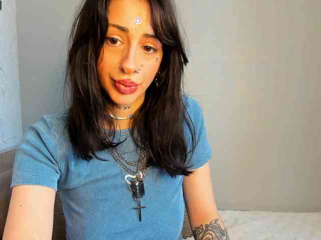 uwu-Monica webcam