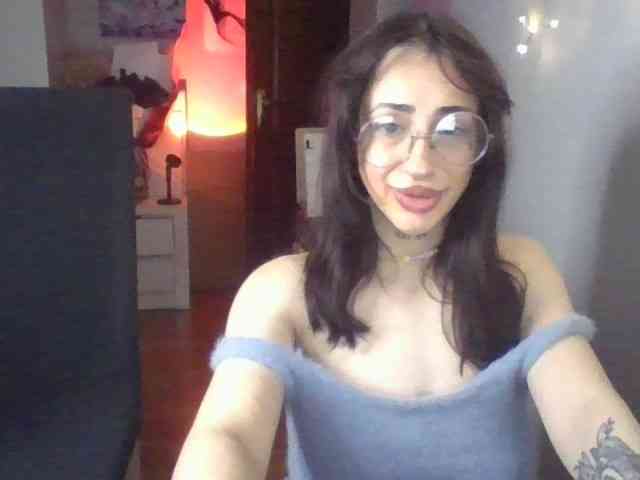 uwu-Monica webcam