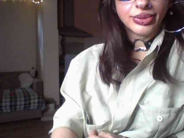 uwu-Monica webcam