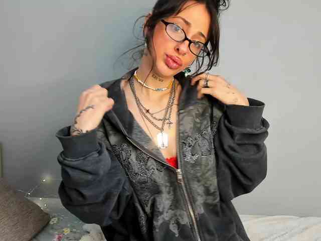 uwu-Monica webcam